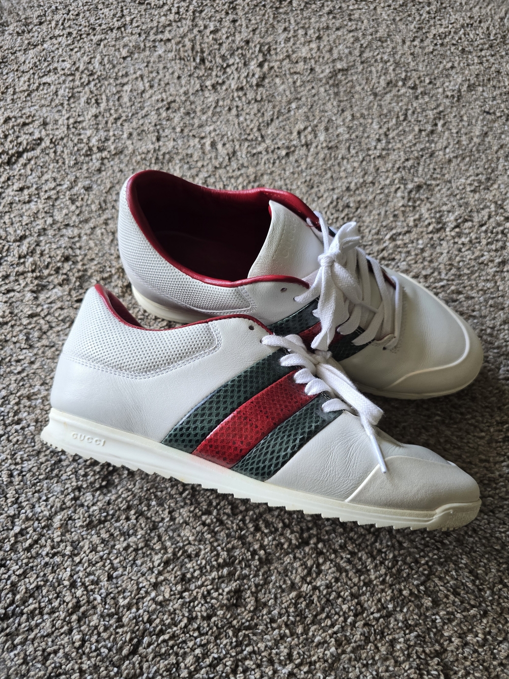 Gucci White Leather Low-Top Sneaker with Red & Green Stripes